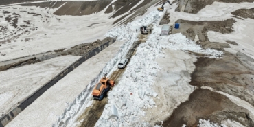 kar-kalinliginin-7-metreyi-buldugu-nemrut-yolunda-calisma-baslatildi-gaIXEptO.jpg