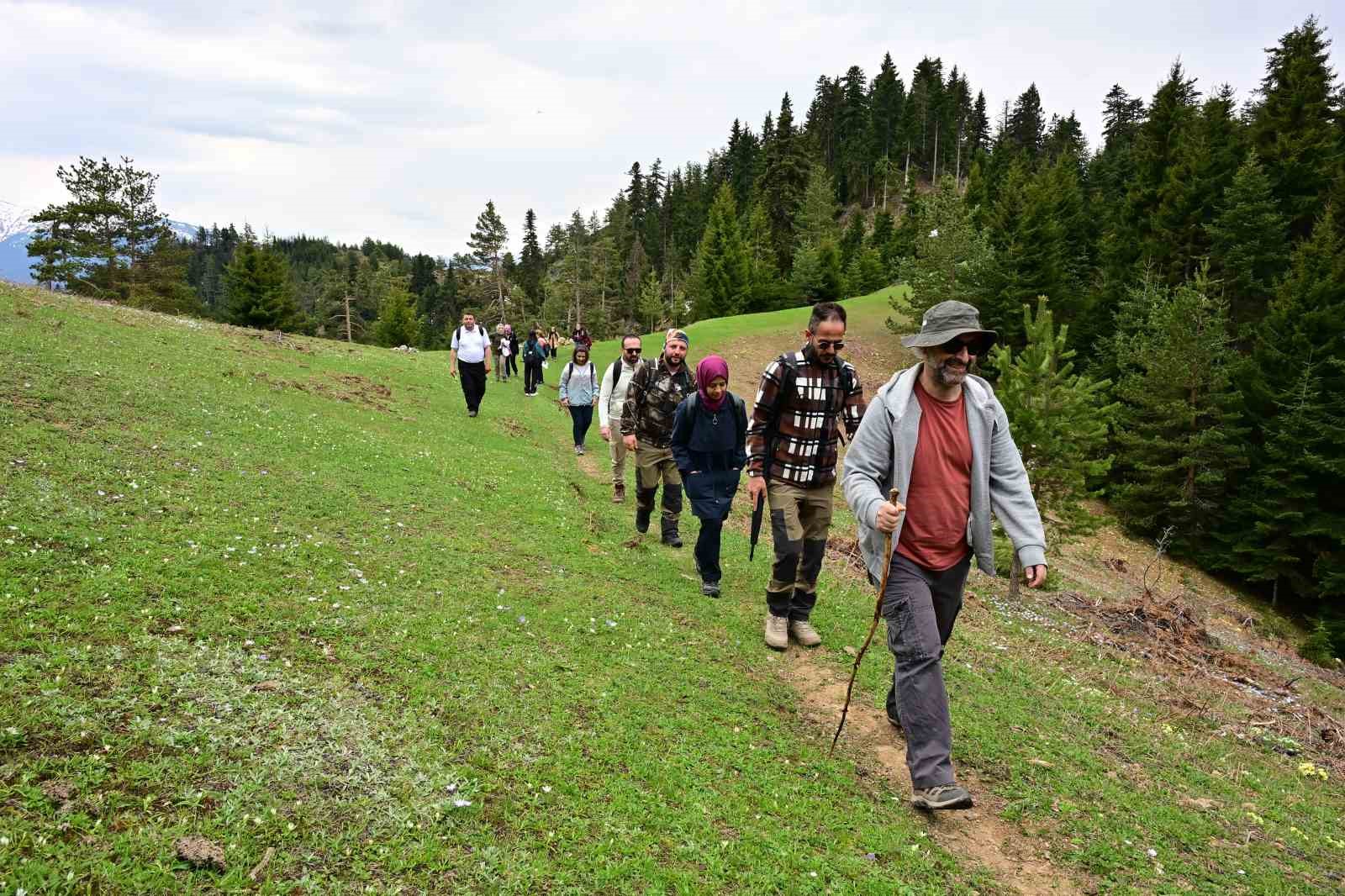 Kar kütlelerinden bahar çiçeklerine yürüdüler 10 kar kutlelerinden bahar ciceklerine yuruduler 6 XGfEeyb9