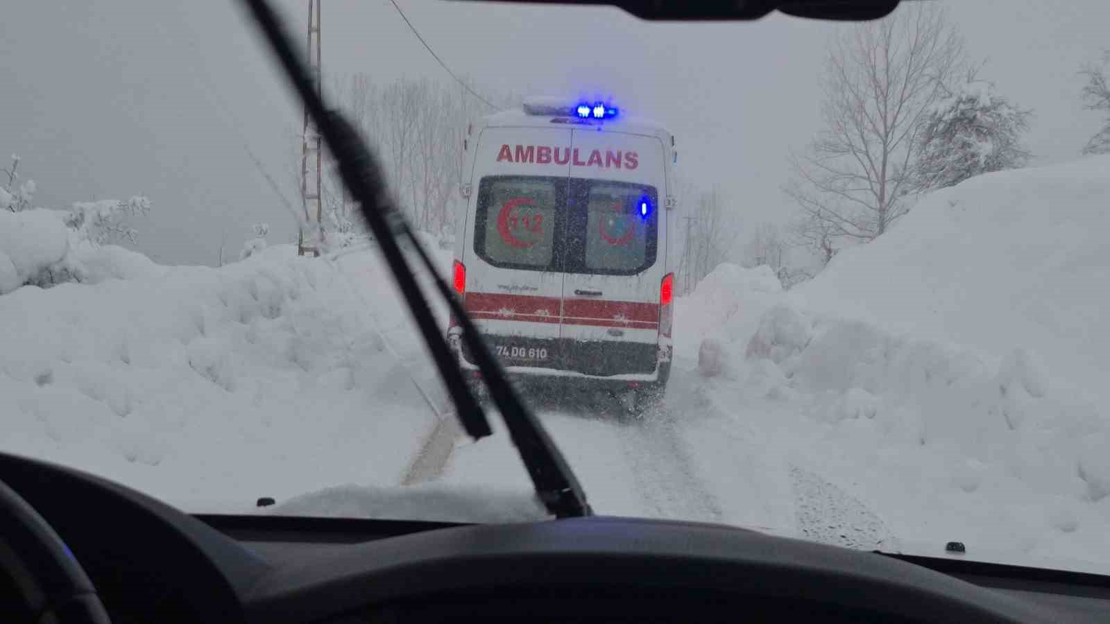 kar nedeniyle evinde mahsur kalan hastayi saglik ekipleri kurtardi 6 EiHlP1iC