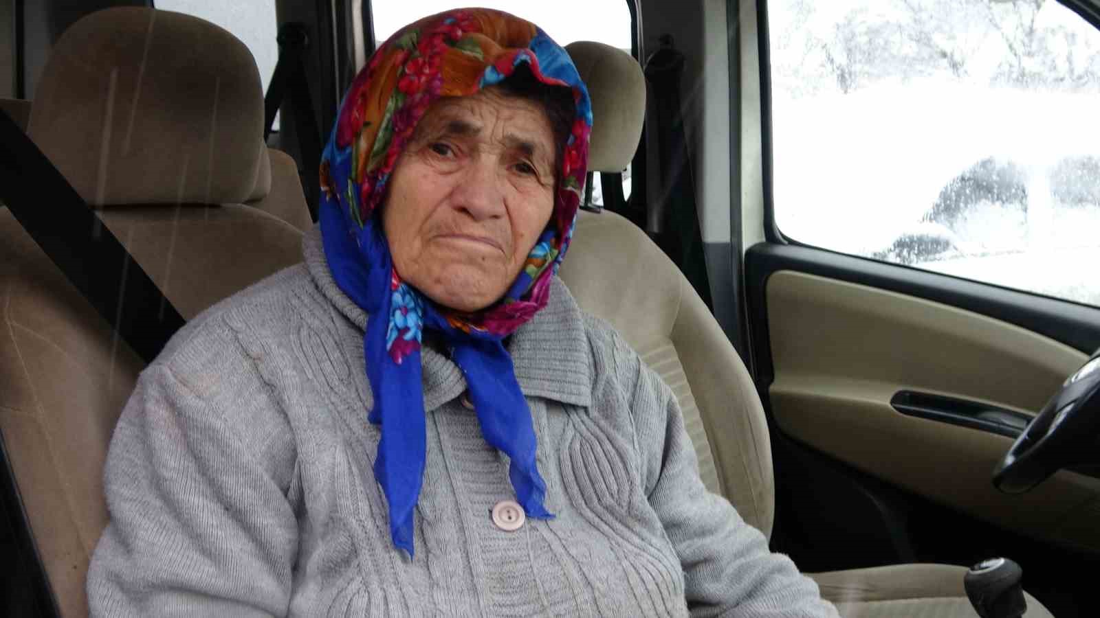 kar sebebiyle yolu kapanan koydeki hasta ekipleri seferber etti 0 9nBsYfHV