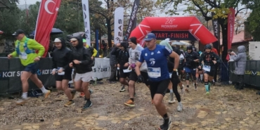kar-spor-ida-ultra-saganak-yagisa-ragmen-sorunsuz-sekilde-suruyor-42O8NCnq.jpg