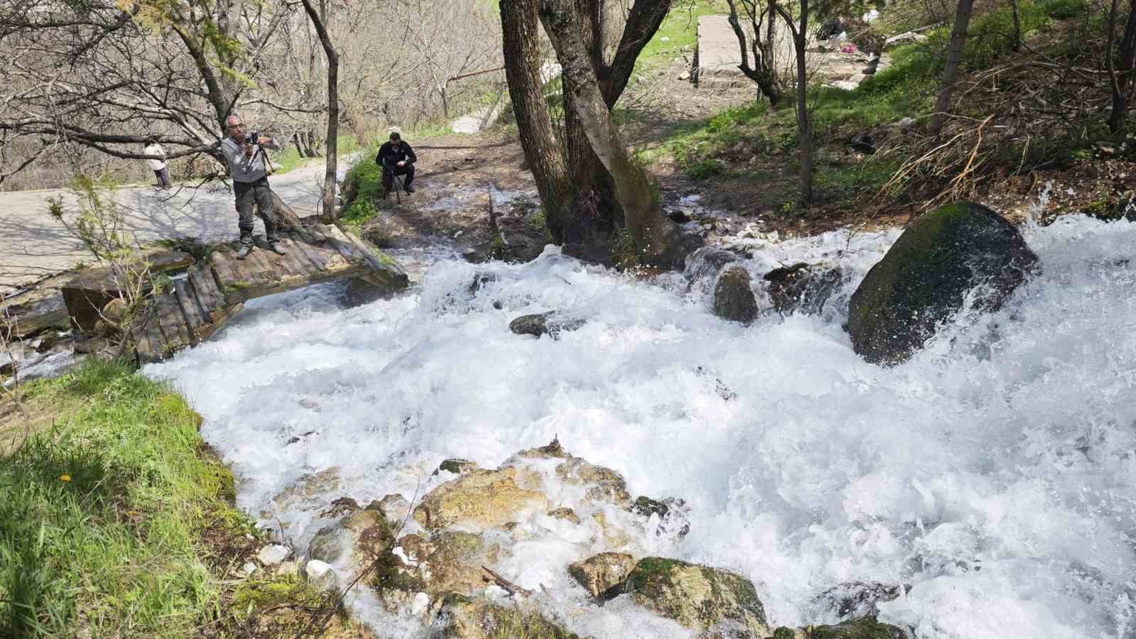 kar sulariyla cosan beyazsu selalesi hayran birakiyor 3 wa8w8wUH