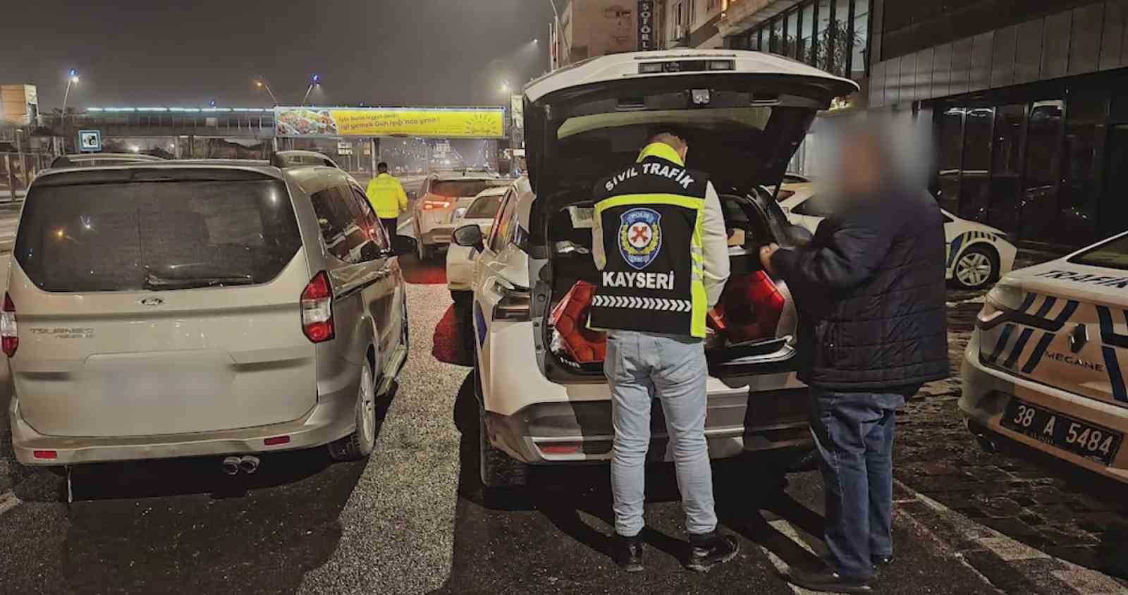 kar uzerinde drift yapanlar polisten kacamadi 0 vOlYBj1D