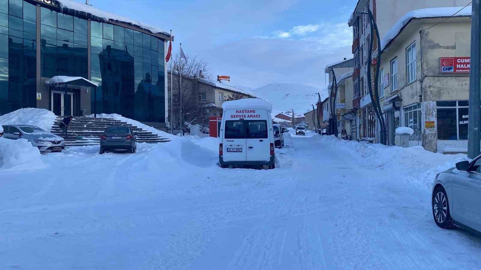 kar ve buzla kapli karliova sessizlige burundu 2 3jlQJ4F7