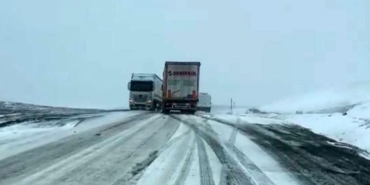 kar-ve-tipi-bastirdi-araclar-yolda-kaldi-MYPKVlzC.jpg