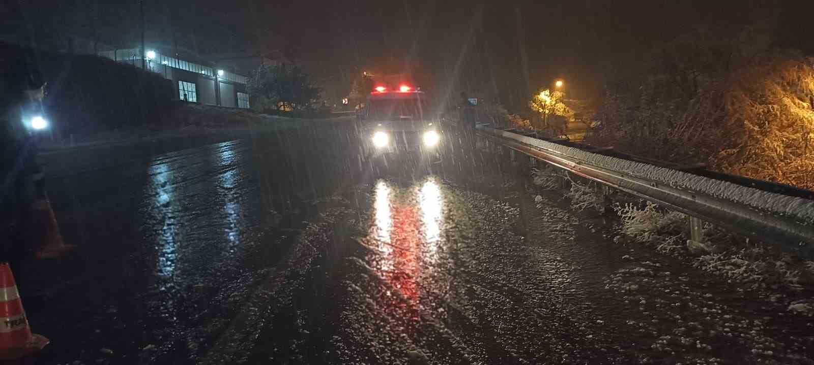 kar ve tipi etkisini artirdi kara yollari trafige kapatildi 1 IymsDiiq
