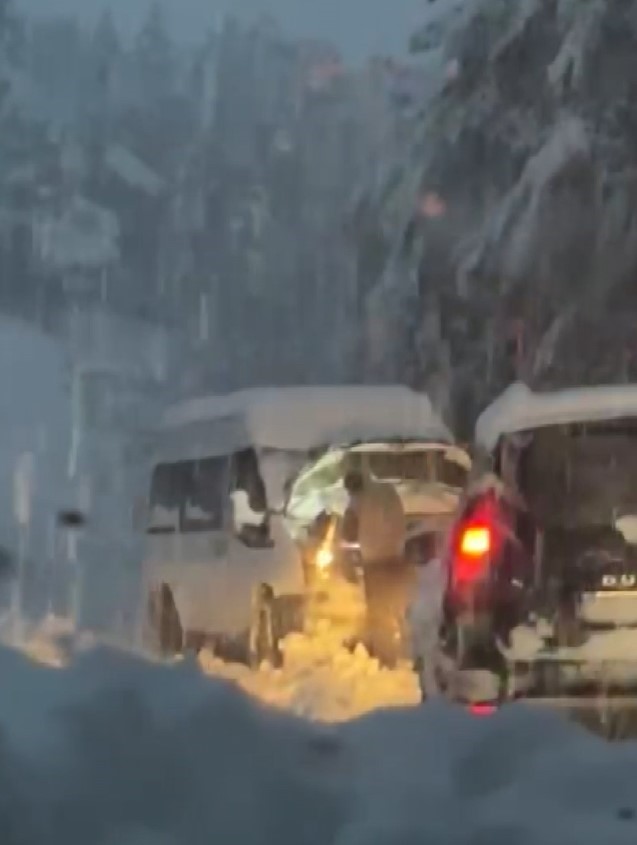 kar ve tipi etkisini artirdi kara yollari trafige kapatildi 3 RAENpryG