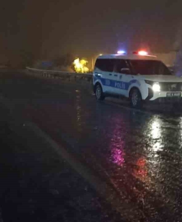 kar-ve-tipi-etkisini-artirdi-kara-yollari-trafige-kapatildi-FYkDGIiw.jpg