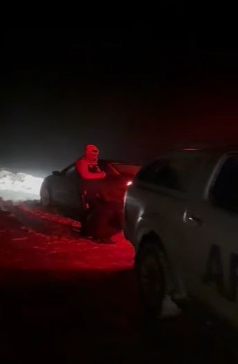 kar ve tipiden yolda mahsur kalan vatandaslari afad ekipleri kurtardi 1 TY2CkZr9