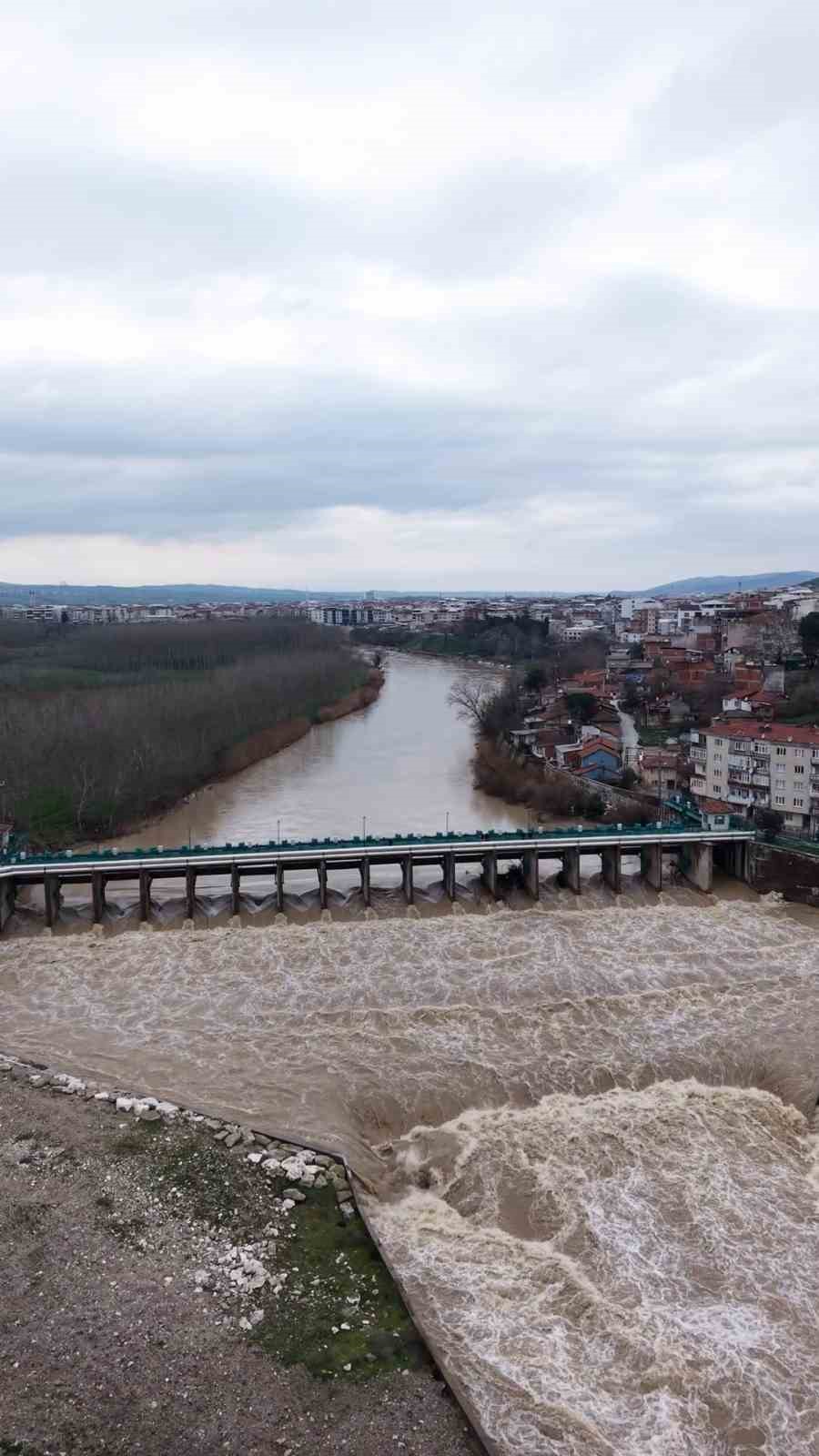 kar ve yagmurlarin ardindan mustafakemalpasa cayi costu 0 sf4uMGFA