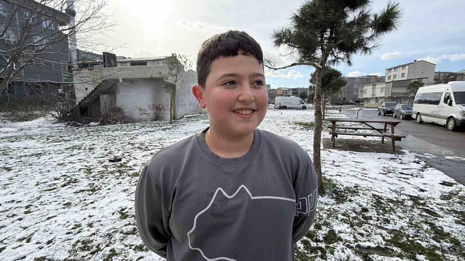 kar yagisi altinda futbol musabakasi dronla goruntulendi 2 N6ZfhSk6