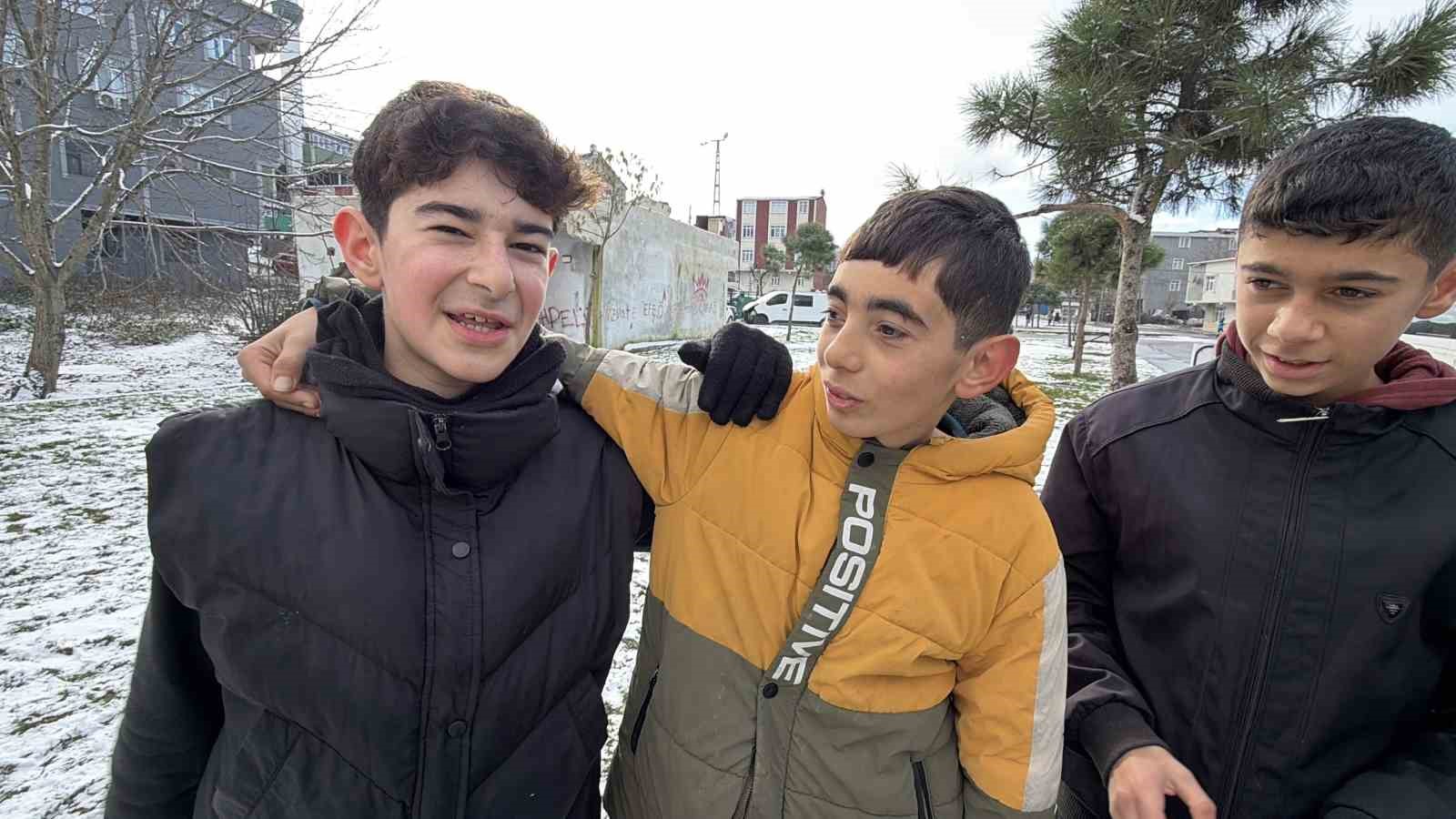 kar yagisi altinda futbol musabakasi dronla goruntulendi 3 z9M8aEwM