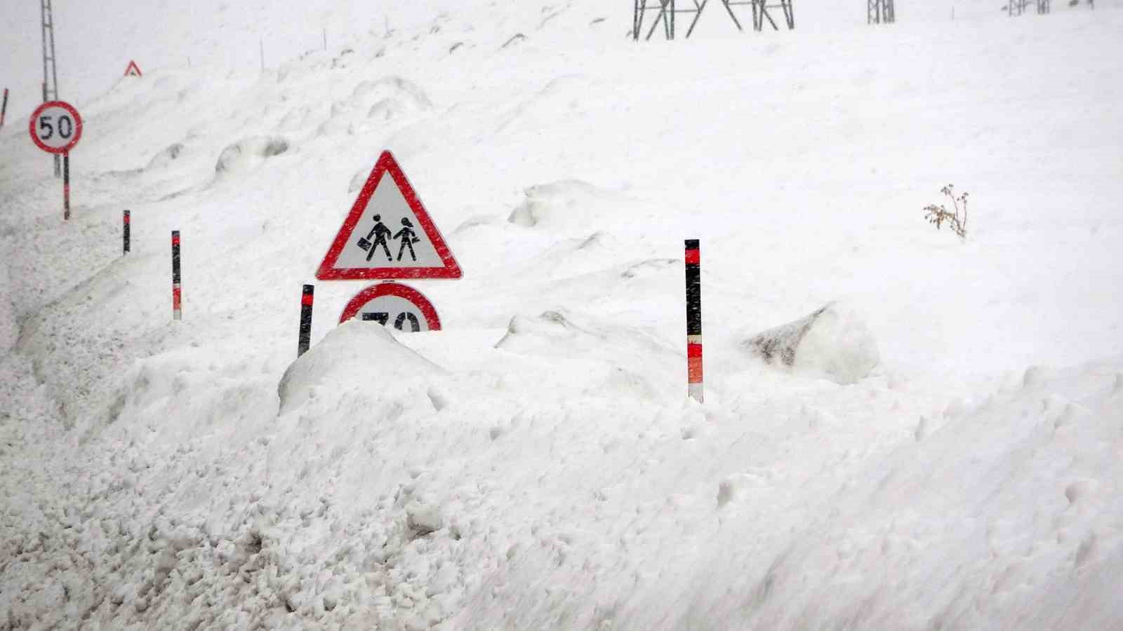 kar yagisi bitliste etkisini artirdi 100 koy yolu ulasima kapandi 3 whYFsHiJ
