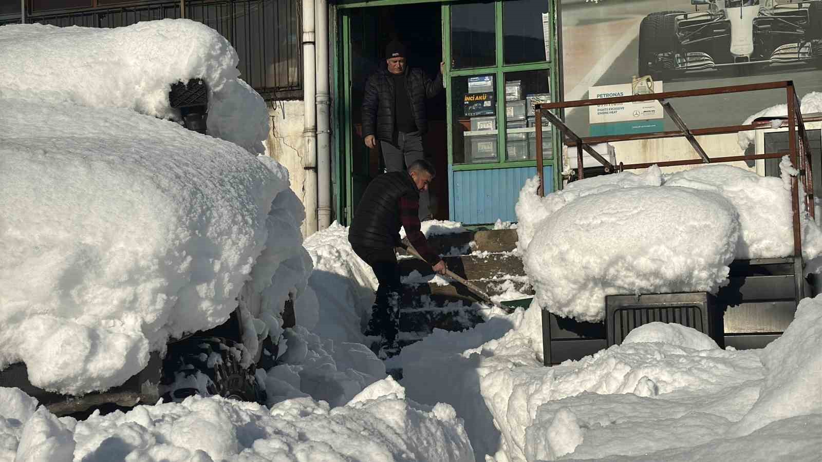 Kar yağışı durdu, esnafın mücadelesi başladı 14 kar yagisi durdu esnafin mucadelesi basladi 10 h7D3yZmB