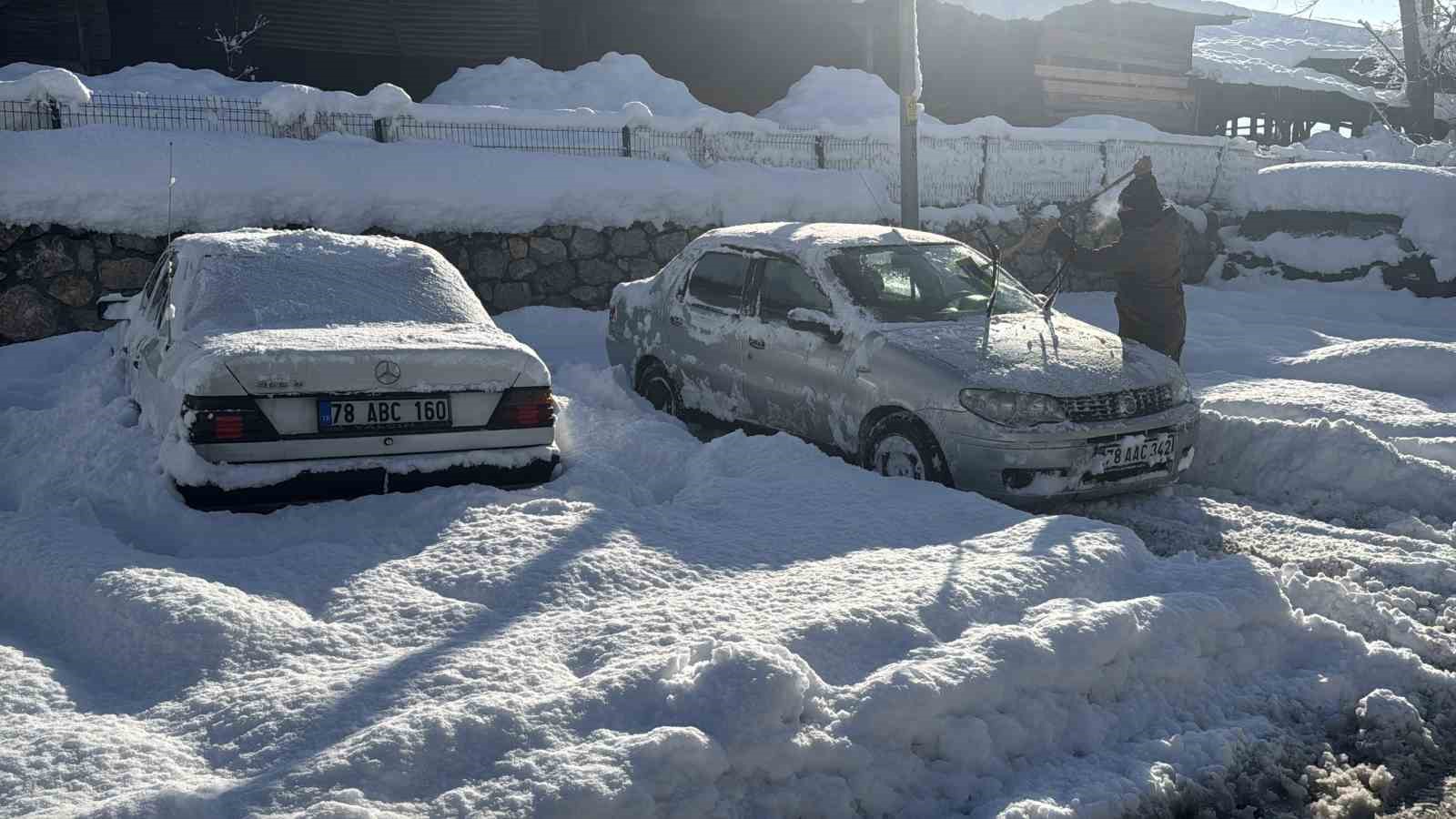 Kar yağışı durdu, esnafın mücadelesi başladı 9 kar yagisi durdu esnafin mucadelesi basladi 5 QRdnhGwS