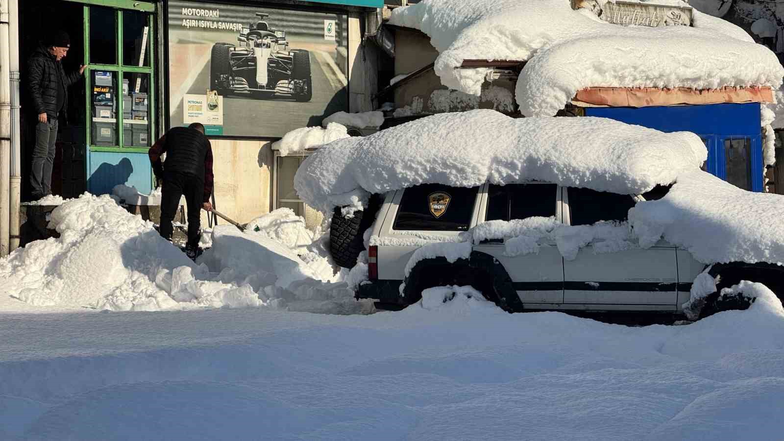 Kar yağışı durdu, esnafın mücadelesi başladı 13 kar yagisi durdu esnafin mucadelesi basladi 9 QOanEJv2
