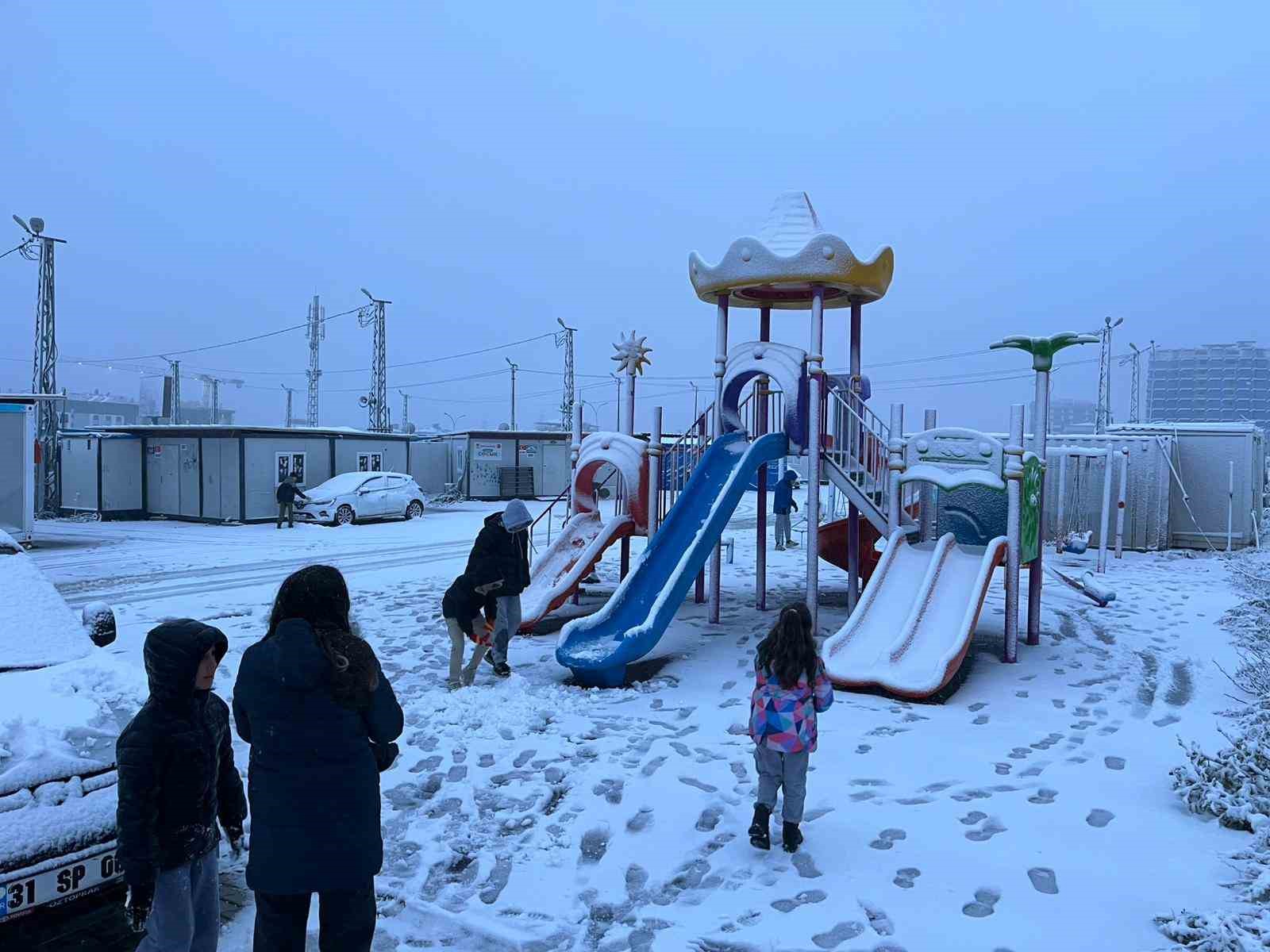 kar yagisi hatayi beyaza burudu 2 ilcede okullar tatil edildi 0 lb5HSE6z