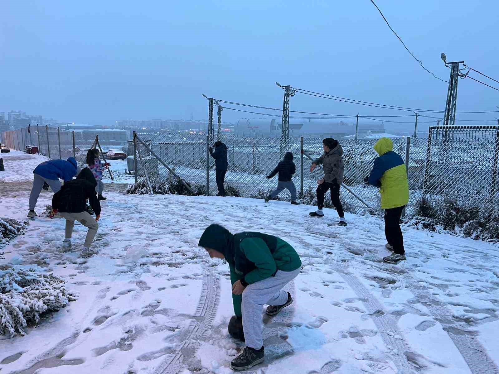 kar yagisi hatayi beyaza burudu 2 ilcede okullar tatil edildi 2 MgshIjOQ