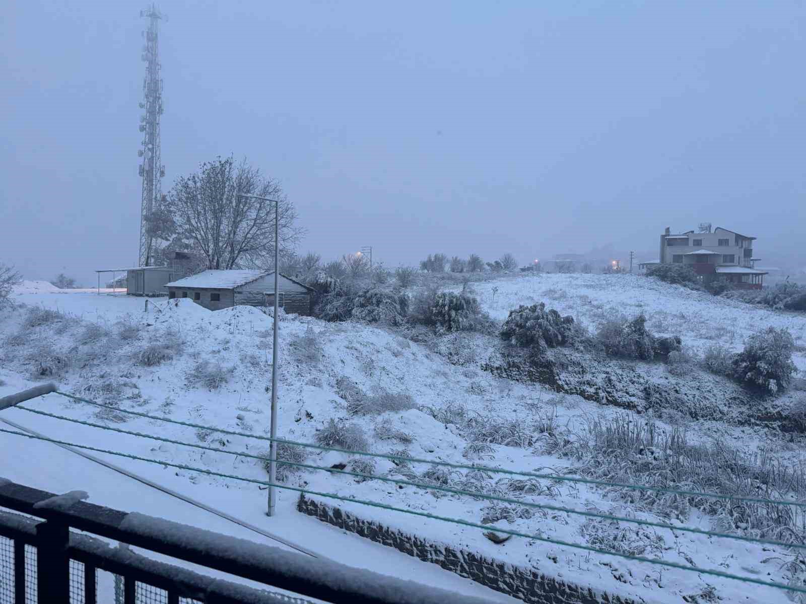kar yagisi hatayi beyaza burudu 2 ilcede okullar tatil edildi 3 PHruYbCK