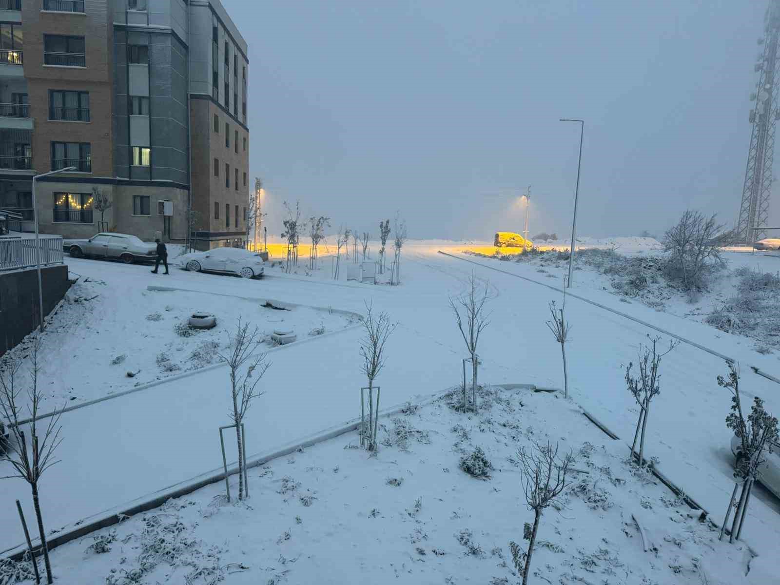 kar yagisi hatayi beyaza burudu 2 ilcede okullar tatil edildi 4 Aklzawqy