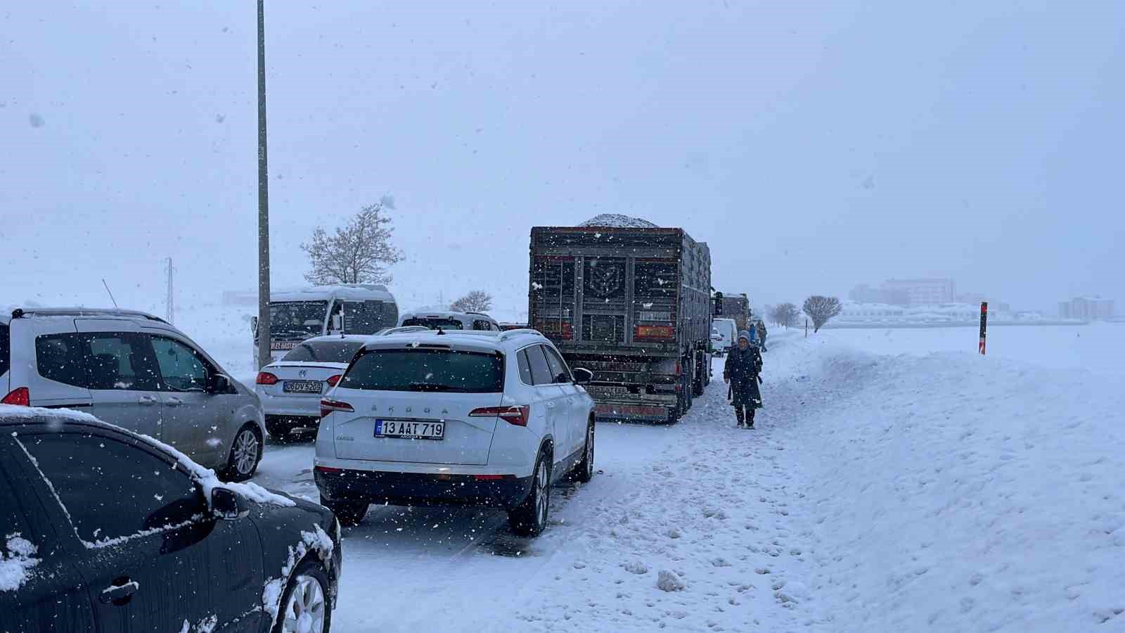 kar yagisi kazalari beraberinde getirdi 2 qKiIyTyG