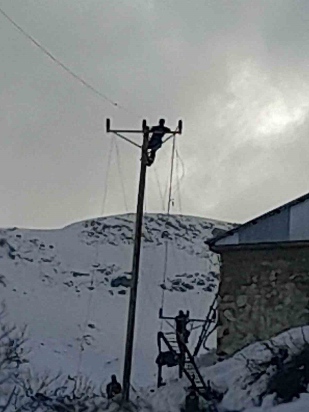 kar yagisi nedeniyle devrilen 300 elektrik diregi yenilendi 1 gBKEGWrp