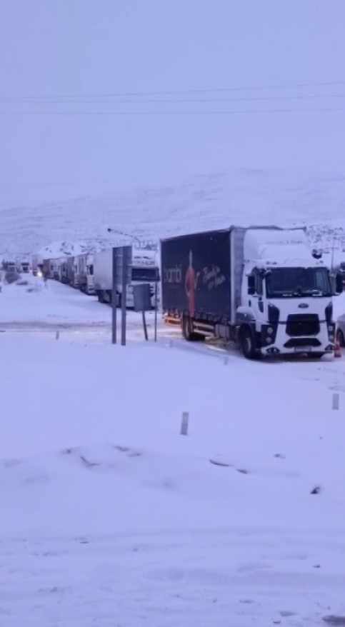 Kar yağışı Sivas’ı esir aldı, birçok karayolu ulaşıma kapatıldı 6 kar yagisi sivasi esir aldi bircok karayolu ulasima kapatildi 2 iT9rGqSe
