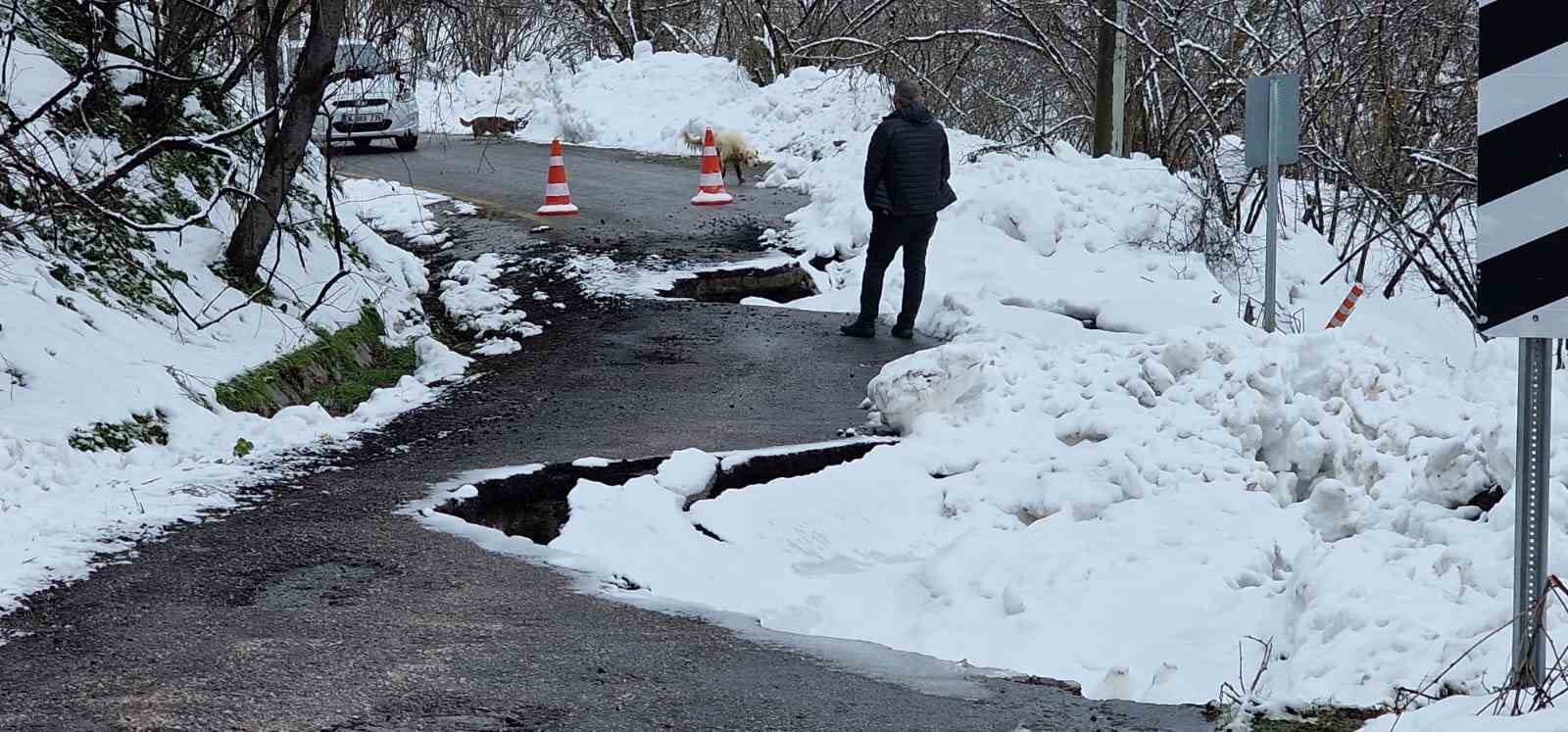 kar yagisi sonrasi mahalle yolu heyelana teslim oldu 0 7TTYa49r