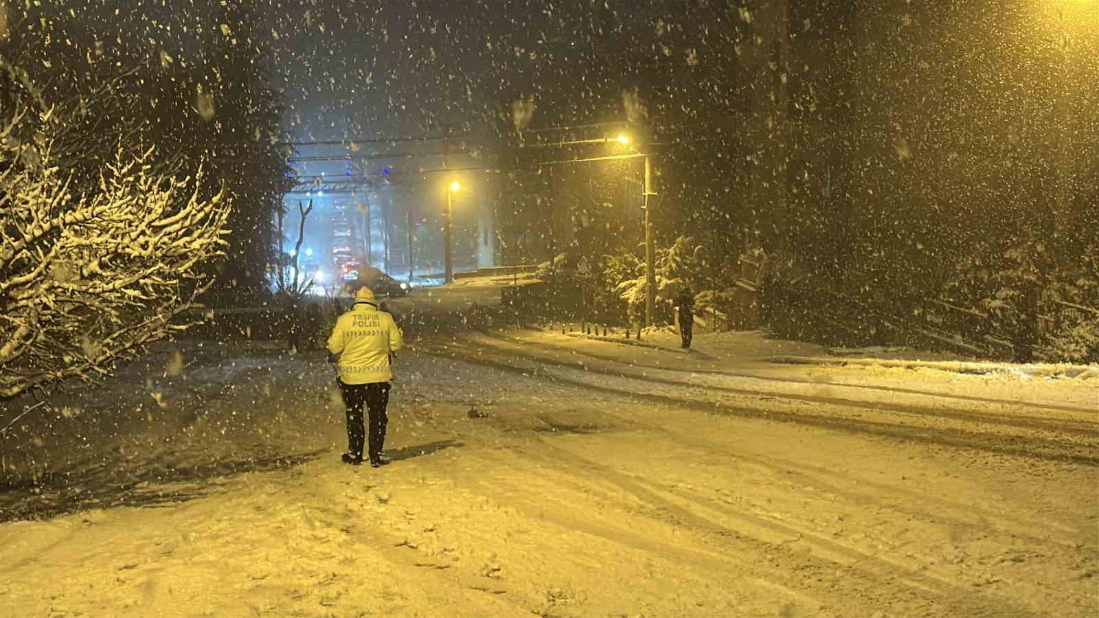 kar yagisi suruculere cile cocuklara eglence oldu 3 CfsJ6KGw