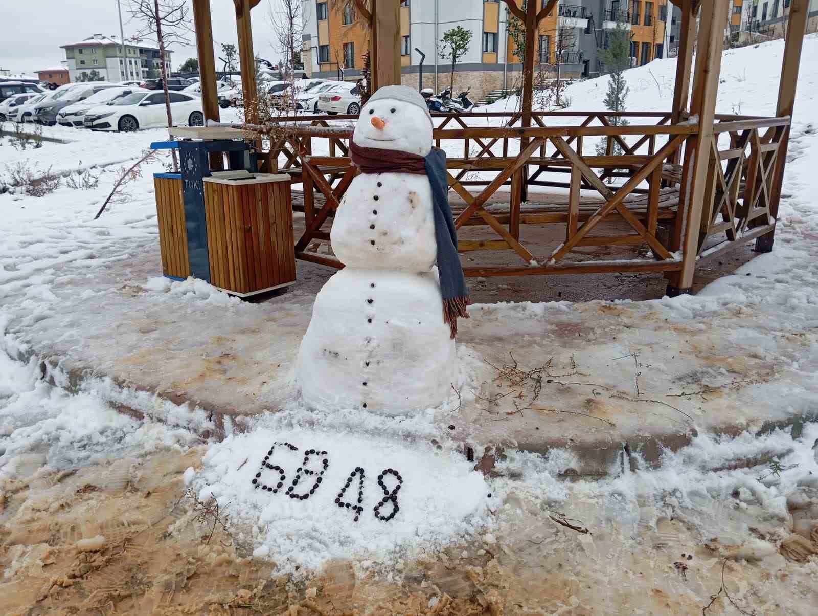 kar yagisi suruculere zor anlar yasatirken cocuklari mutlu etti 2 AM8DG3bp
