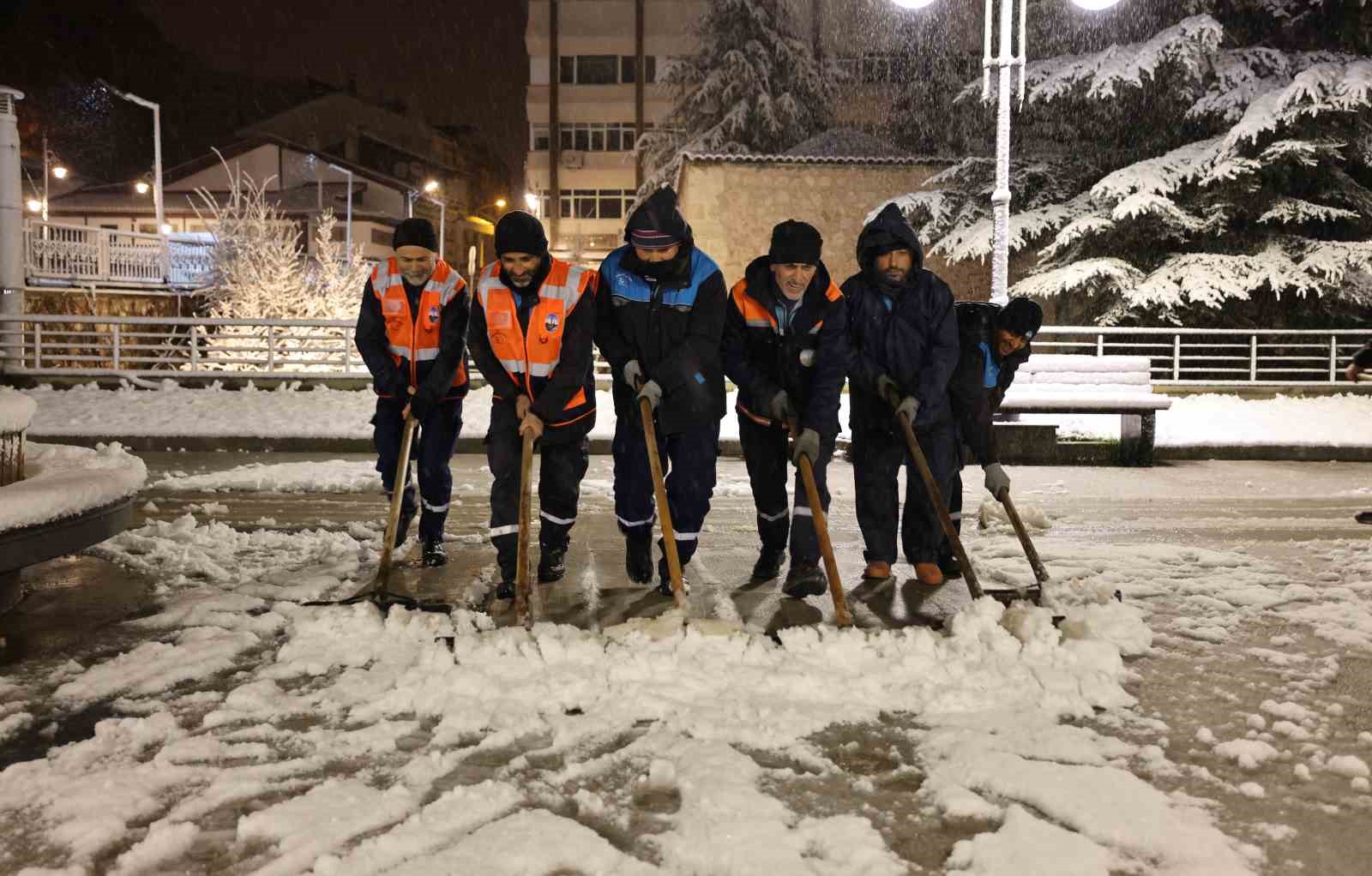Kar yağışına karşı Tokat Belediyesi’nden etkin mücadele 5 kar yagisina karsi tokat belediyesinden etkin mucadele 1 AgWpHSn8