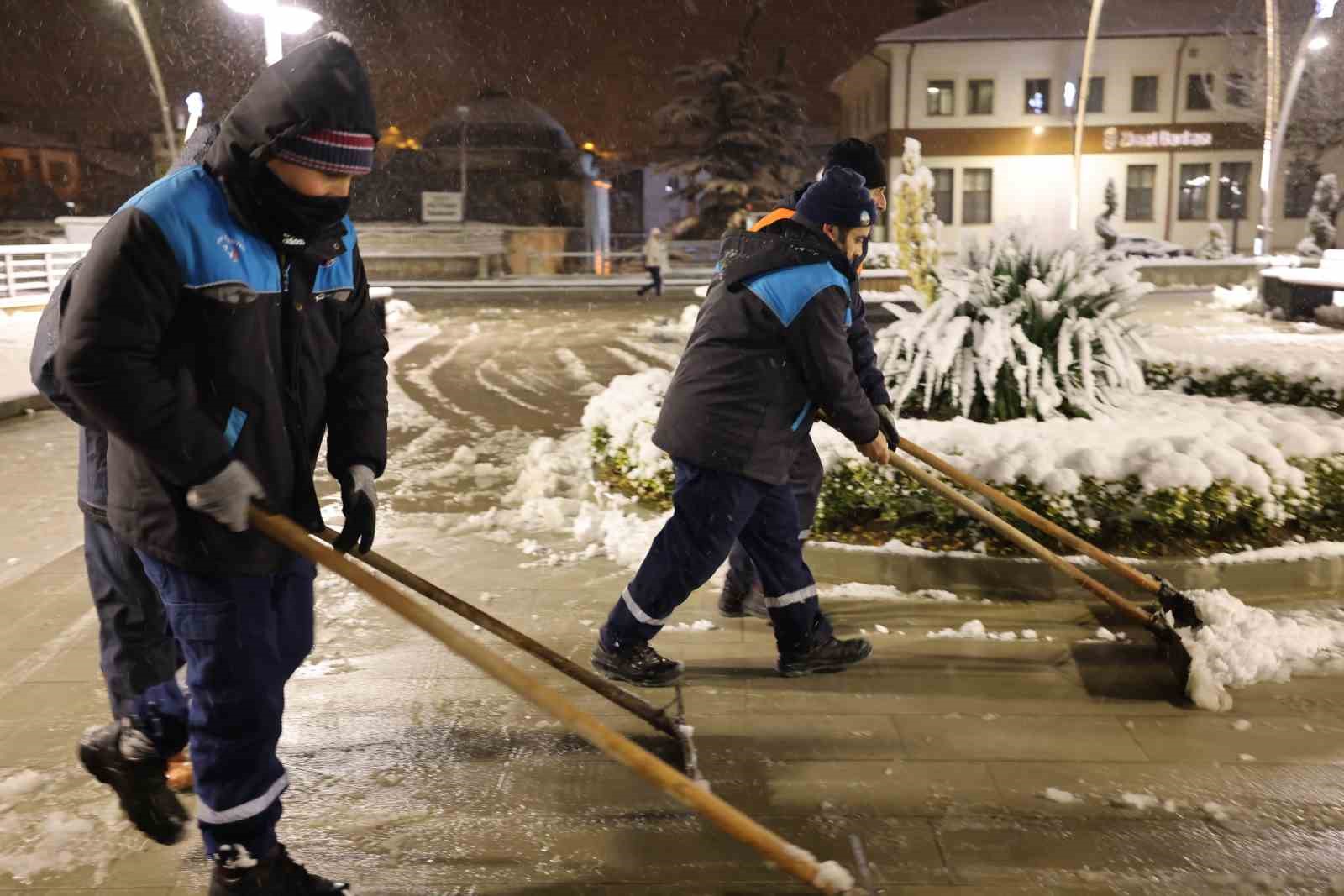 Kar yağışına karşı Tokat Belediyesi’nden etkin mücadele 7 kar yagisina karsi tokat belediyesinden etkin mucadele 3 M886HJk7