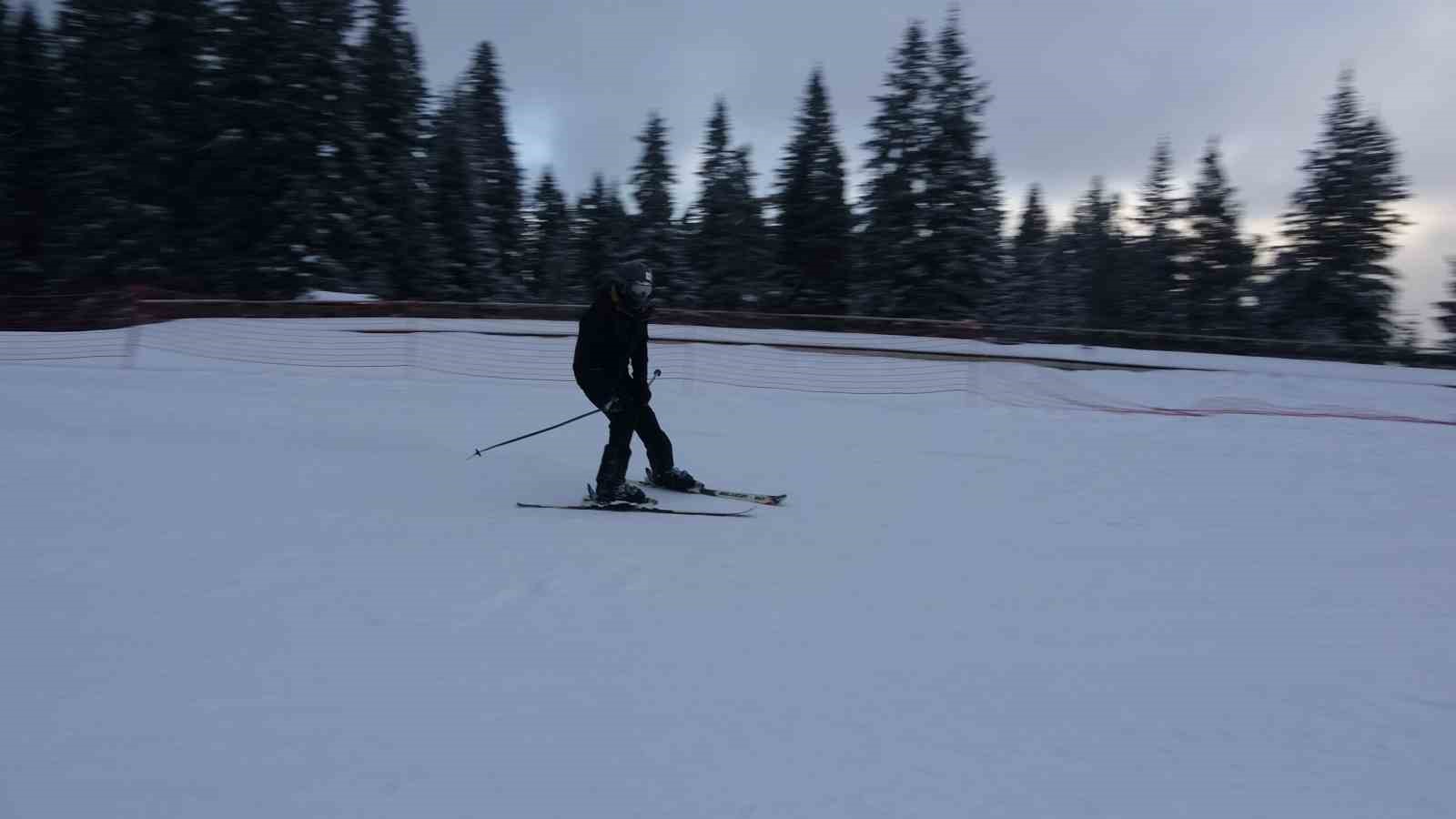 kar yagisini firsat bilen kayakcilar ilgaz yurduntepe kayak merkezine akin etti 14 eZZFYEbJ