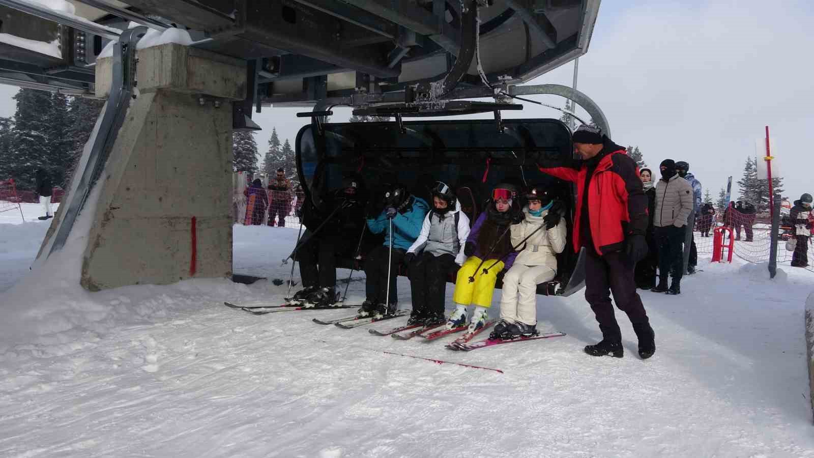 kar yagisini firsat bilen kayakcilar ilgaz yurduntepe kayak merkezine akin etti 16 sTttQMlU