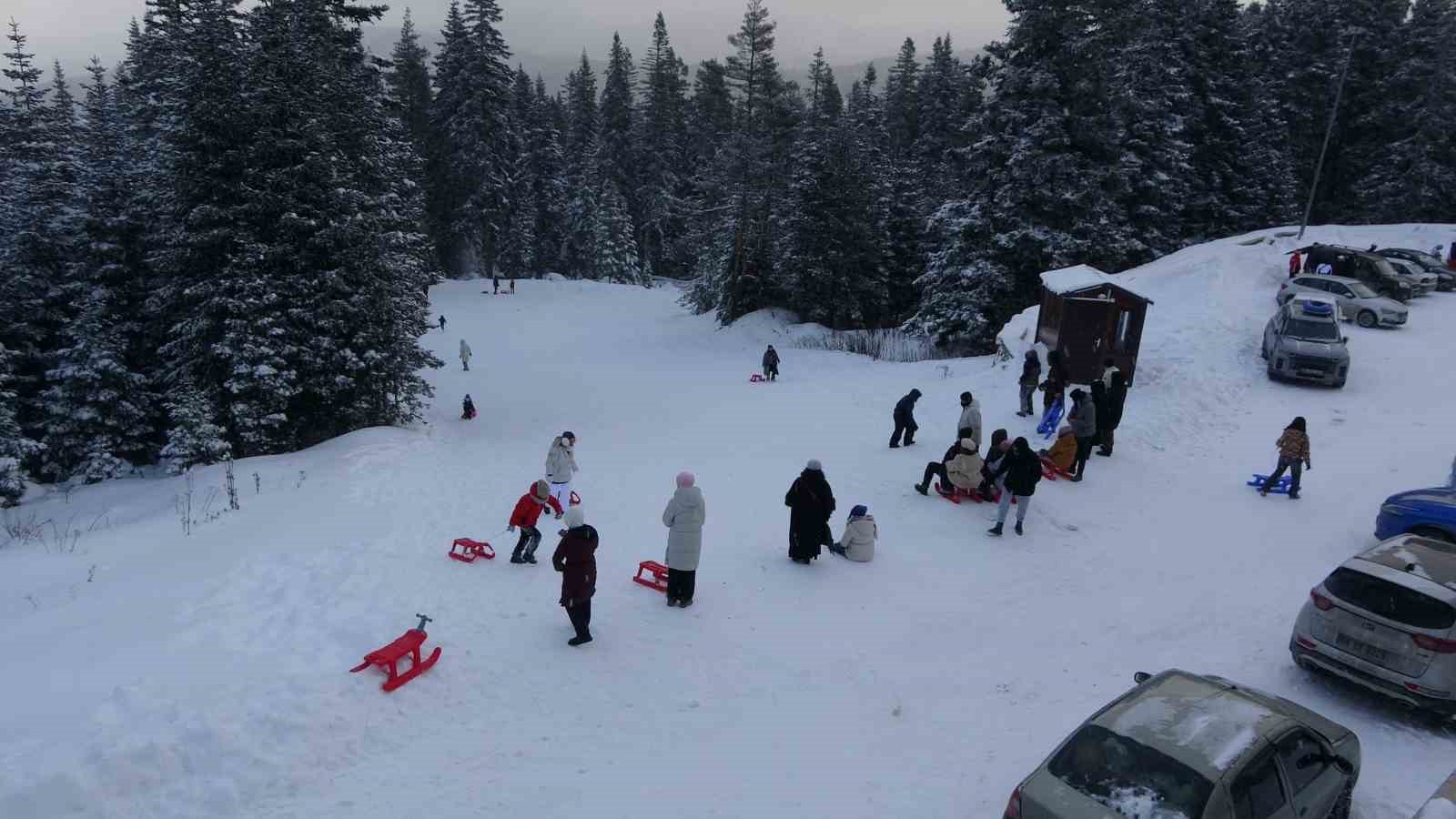 kar yagisini firsat bilen kayakcilar ilgaz yurduntepe kayak merkezine akin etti 8 w3vAKVUO