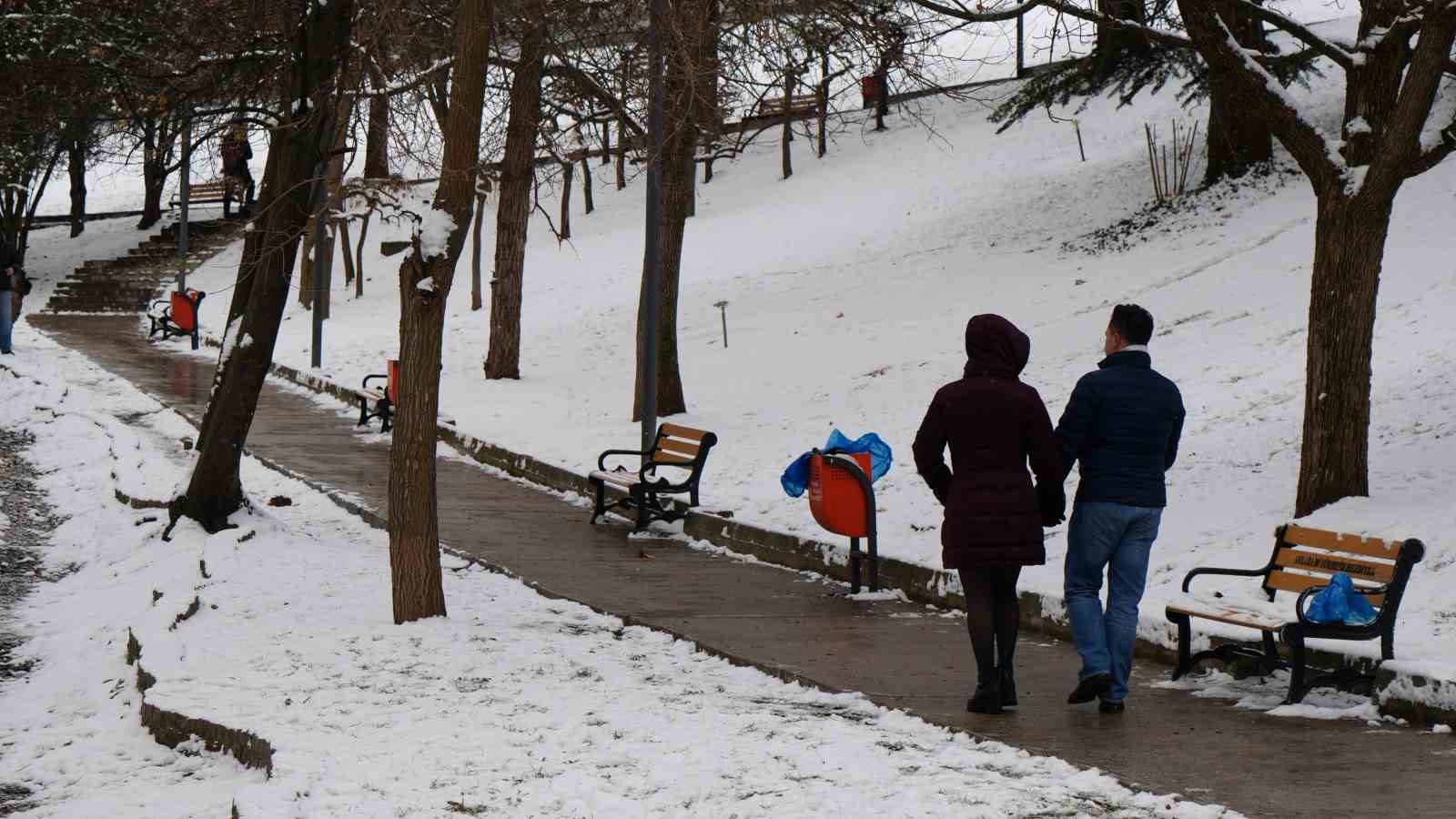 kar yagisini firsata ceviren ankaralilar parklara akin etti 5 d8HhlYT6