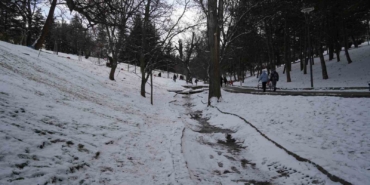 kar-yagisini-firsata-ceviren-ankaralilar-parklara-akin-etti-UZyiTLYt.jpg