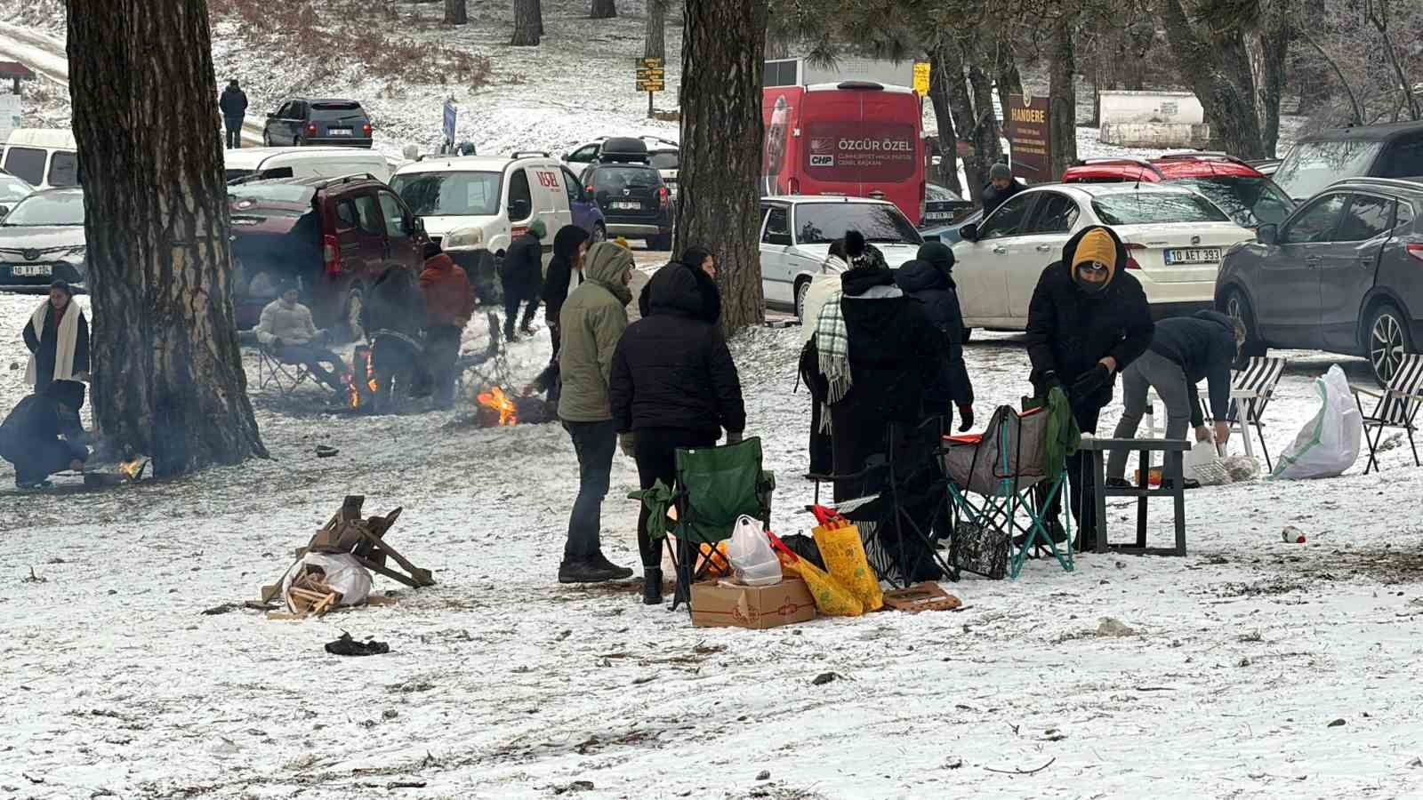 kar yagisini gobek atarak kutladilar 1 Y4wsKNik