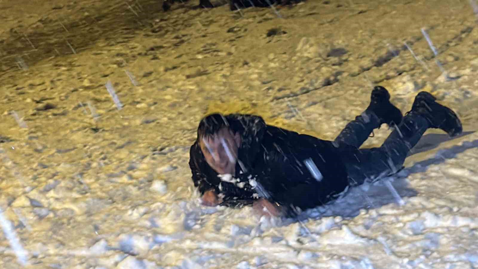 kar yagisini horon ve halay oynayarak karsiladilar 1