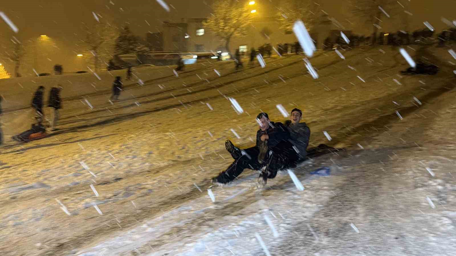 kar yagisini horon ve halay oynayarak karsiladilar 2 uBOJ2B38