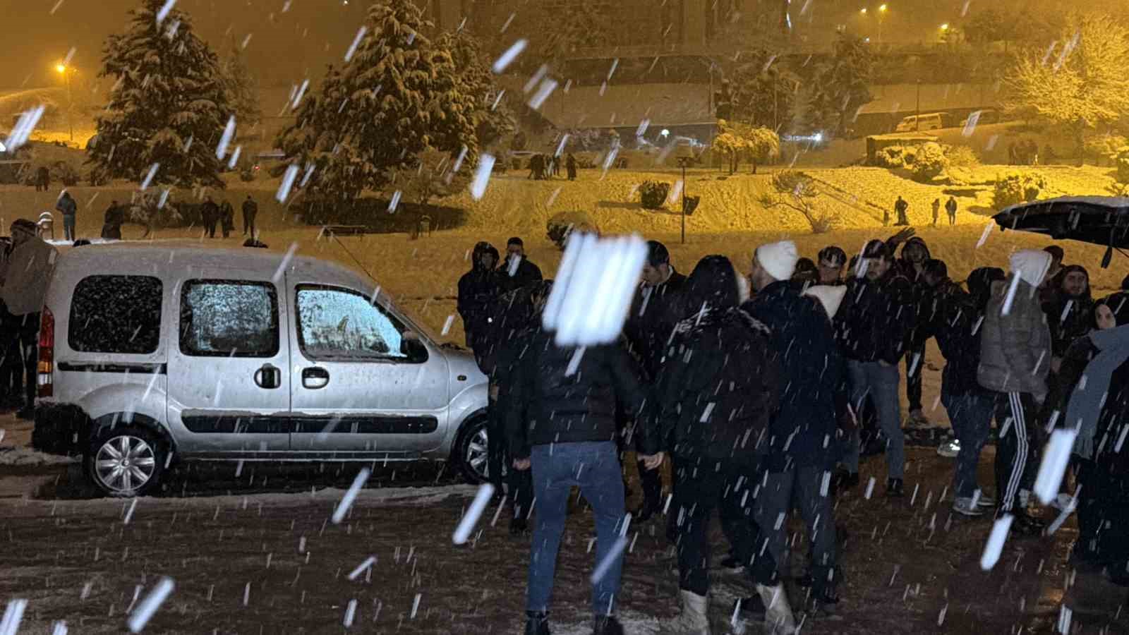 kar yagisini horon ve halay oynayarak karsiladilar 6 faqXut8L