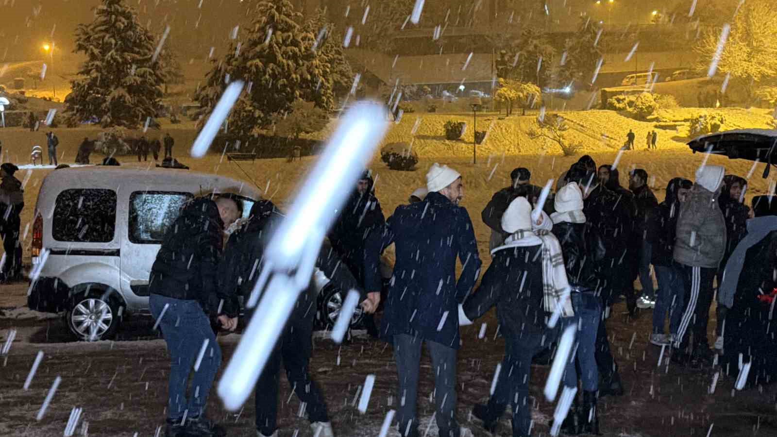 kar yagisini horon ve halay oynayarak karsiladilar 7 4j9Fwkky
