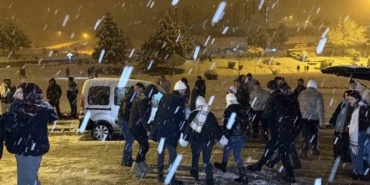 kar-yagisini-horon-ve-halay-oynayarak-karsiladilar-CeZZTmQO.jpg