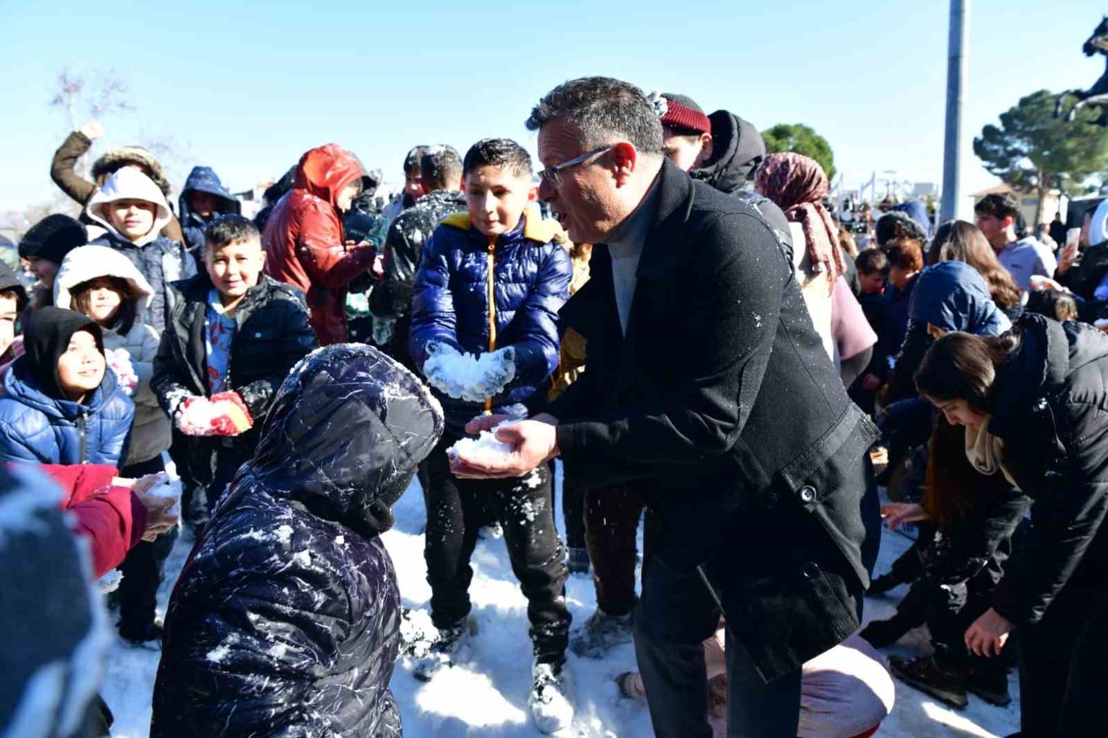 kar yagmayan ilcede cocuklara kar surprizi 2