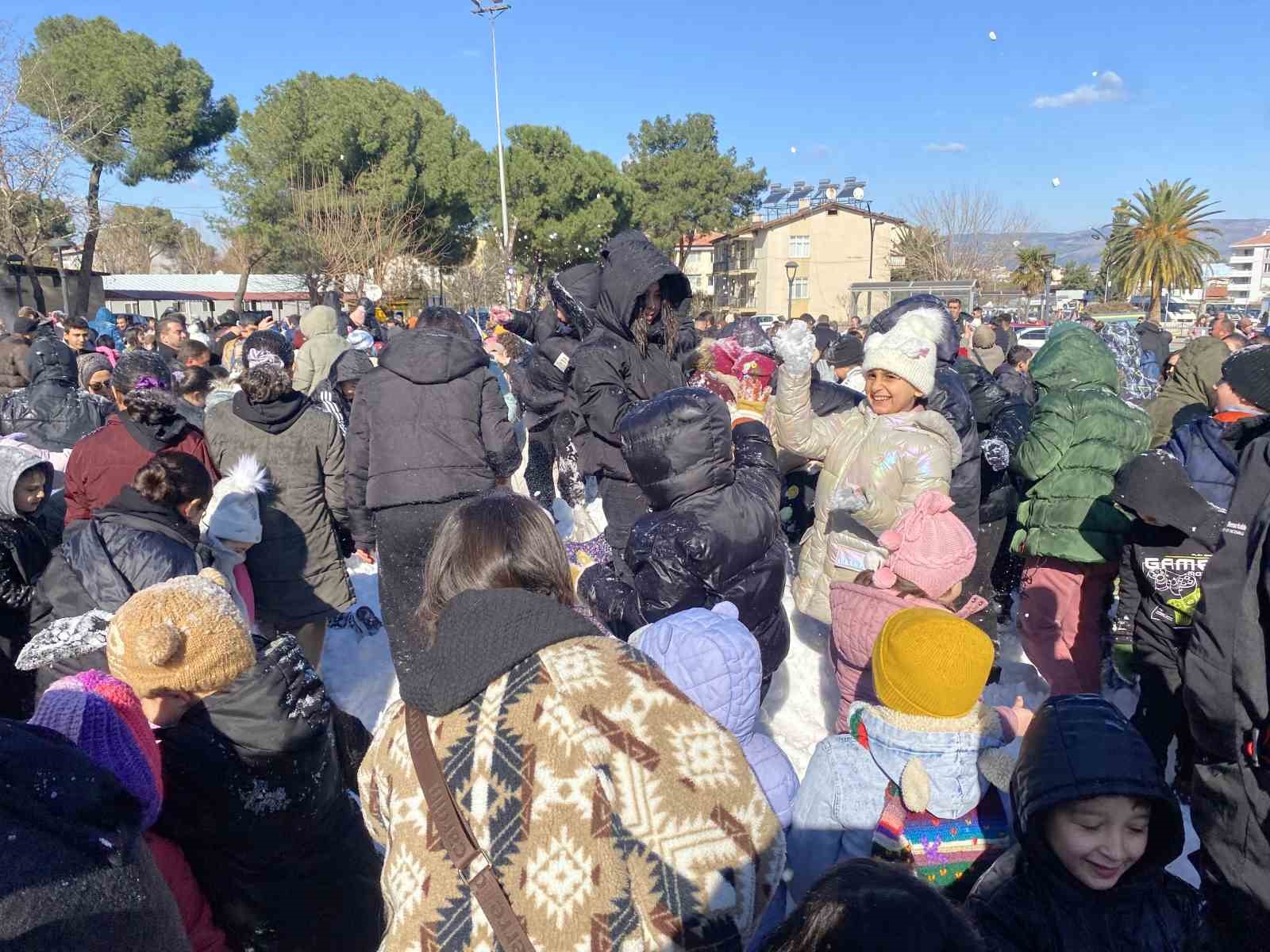 kar yagmayan ilcede cocuklara kar surprizi 5 KCzh8KZI