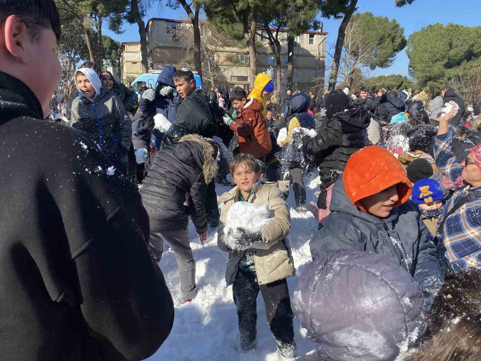 kar yagmayan ilcede cocuklara kar surprizi 7 iKJLdnVL