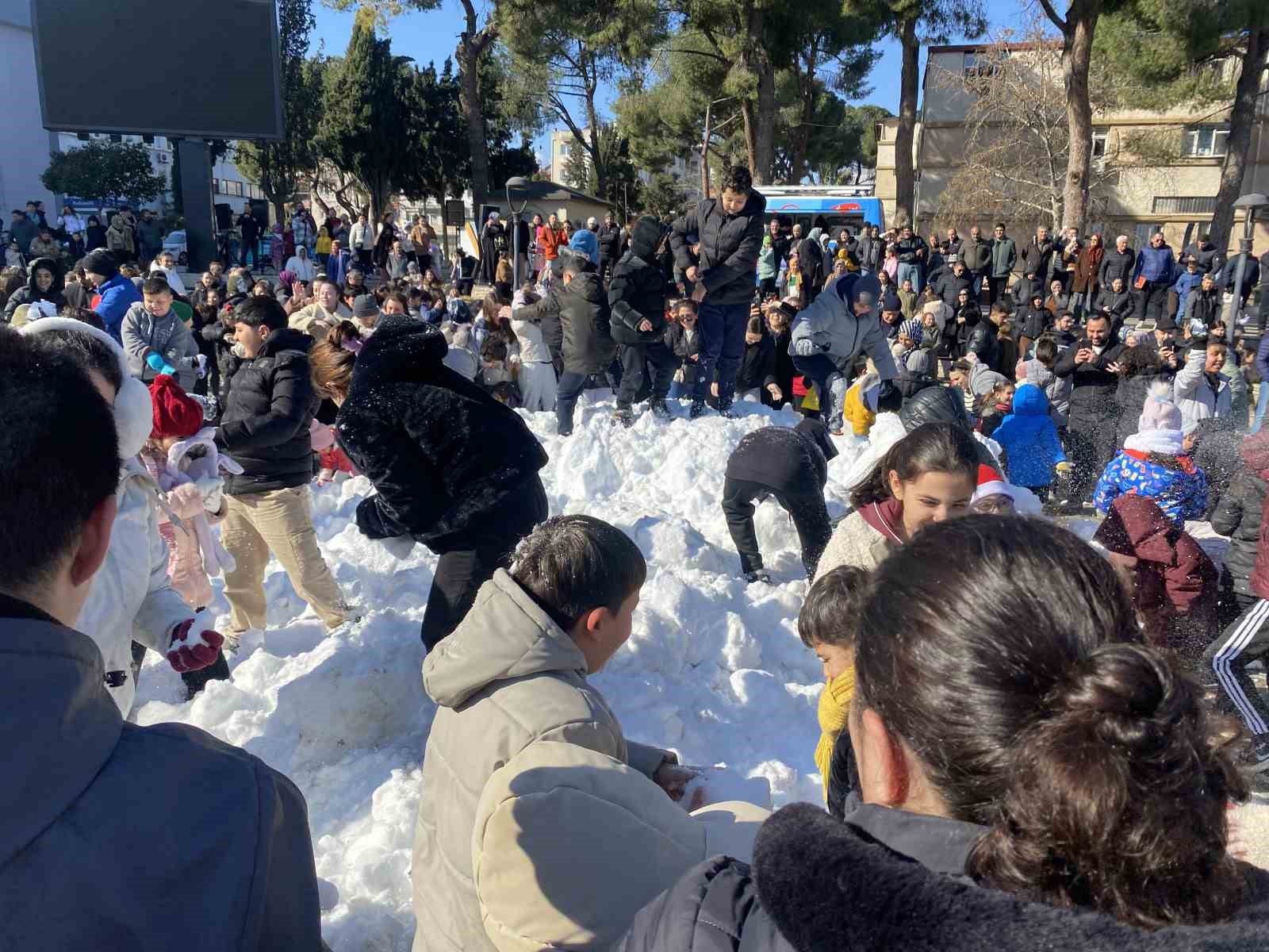 kar yagmayan ilcede cocuklara kar surprizi 9 nNgKyiBA