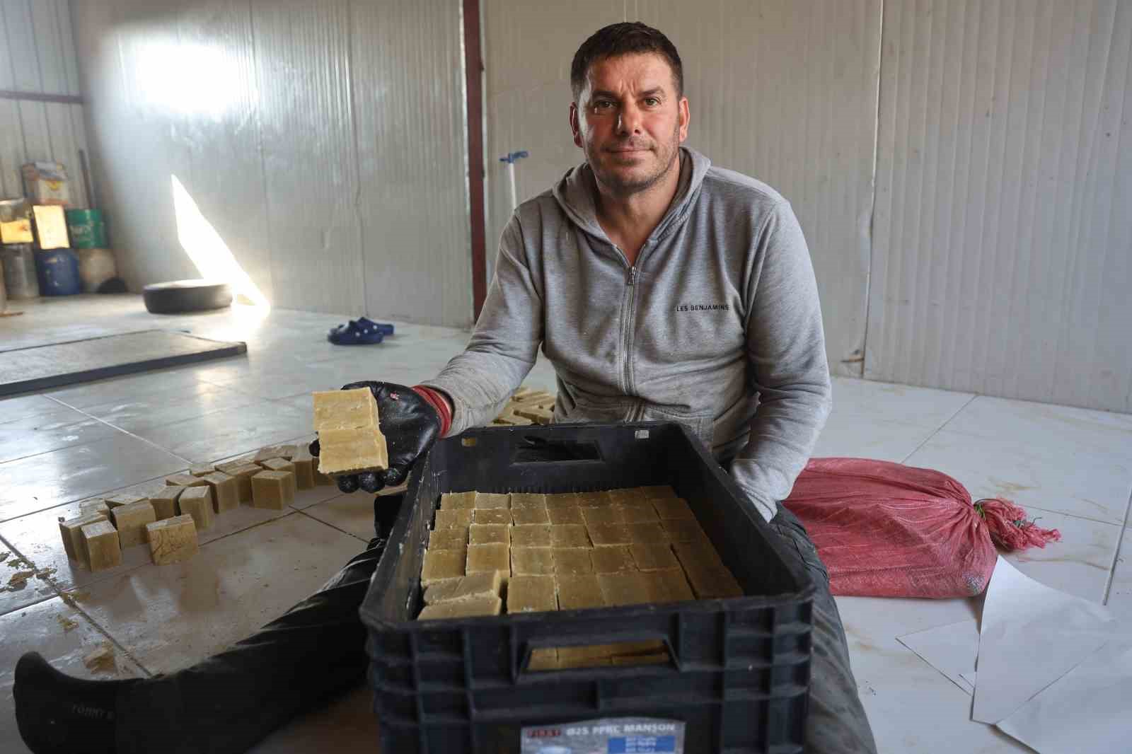 kara kazanda pisen zeytinyagli defne sabunu turkiyenin dort bir yanindan ragbet goruyor 4