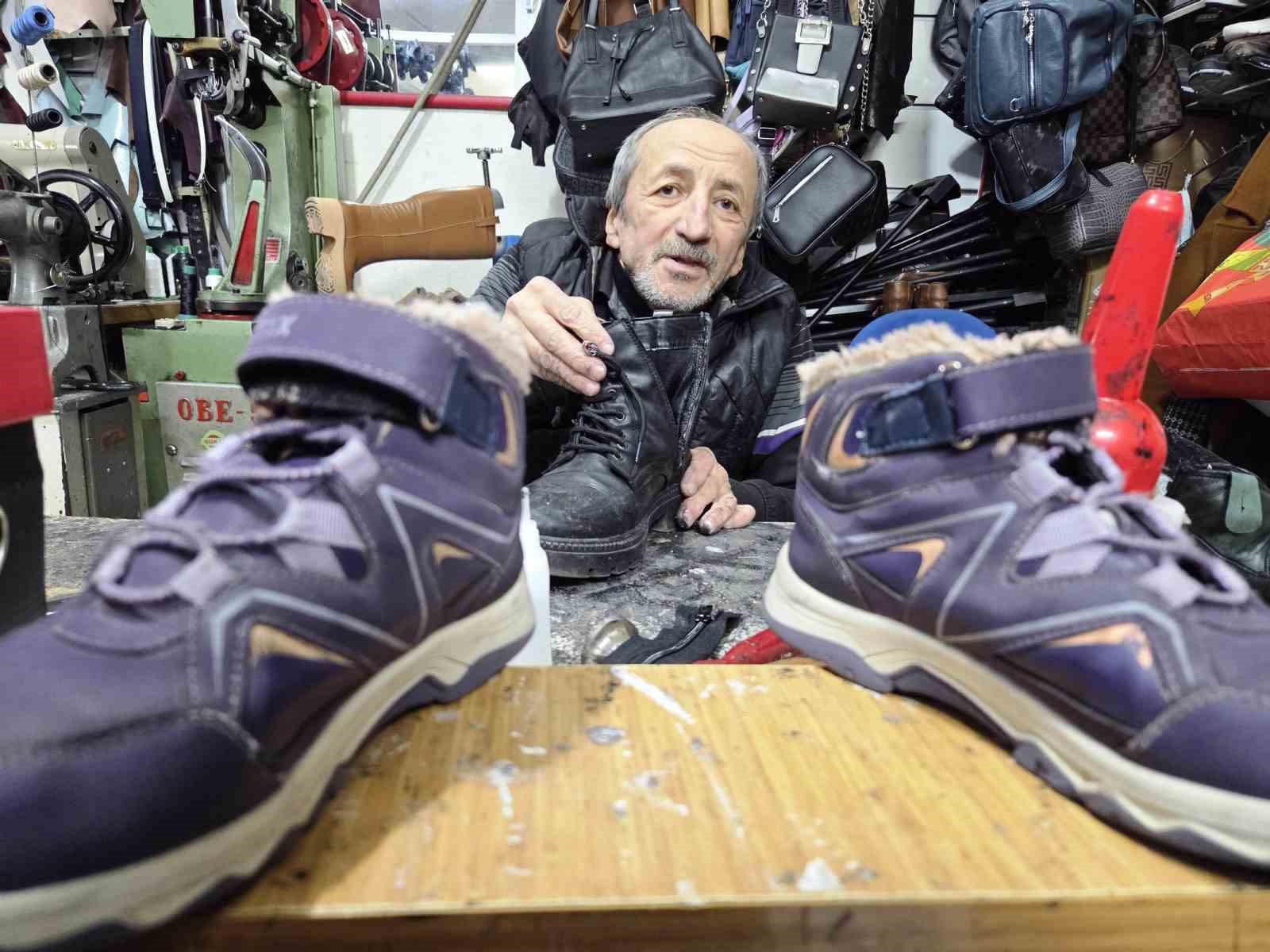 kara kis ayakkabi tamircilerini isitti 2 Hs2T6jGv