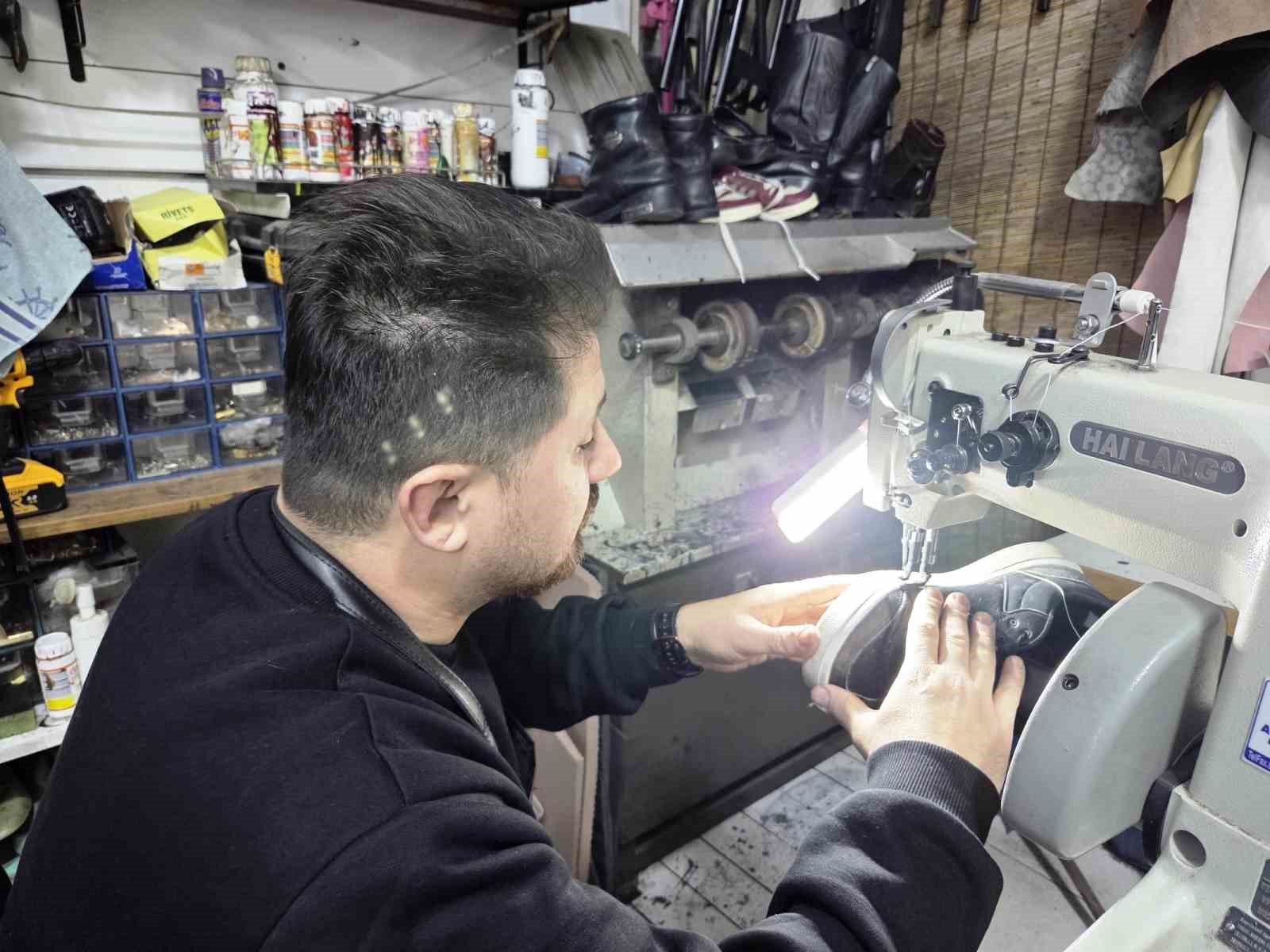 kara kis ayakkabi tamircilerini isitti 3 1RYYZkE8